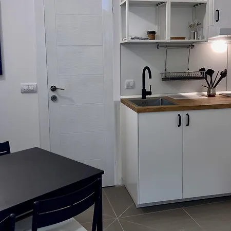 בית הארחה 4rooms 4u בלגרד