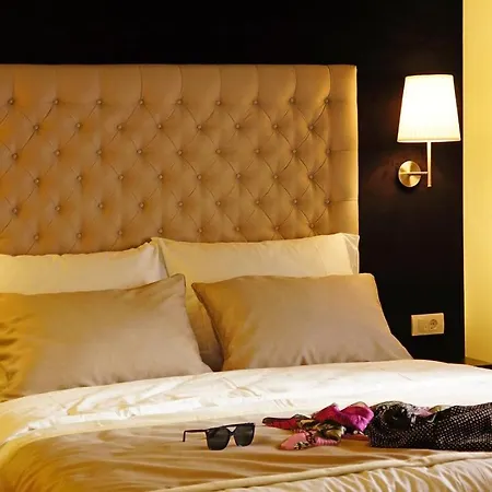 4rooms 4u 4*